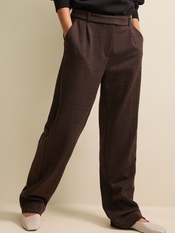 Wide leg Pantaloni con pieghe di Next in marrone: frontale