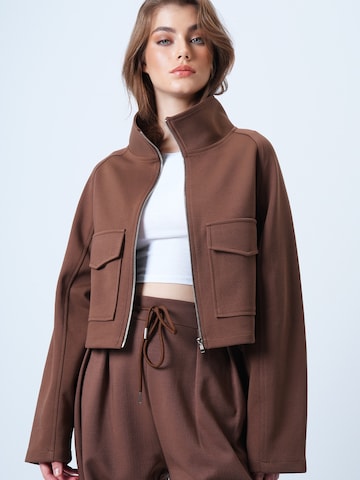 Trend Alaçatı Stili Φθινοπωρινό και ανοιξιάτικο μπουφάν σε καφέ