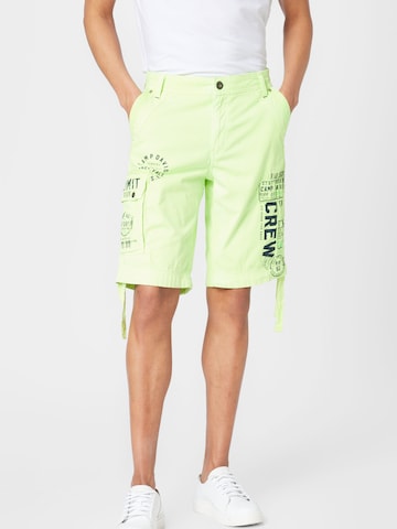 CAMP DAVID Regular Trousers in Green: front