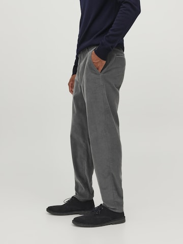 JACK & JONES - Tapered Calças chino 'KARL' em cinzento