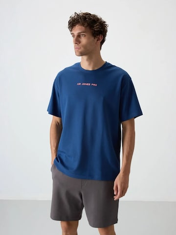 Tommy Life Shirt in Blue: front