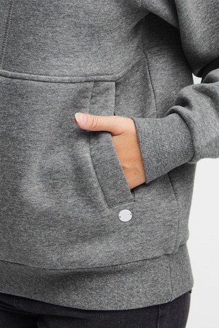 Oxmo Sweatshirt 'Andrea' in Grau