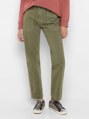 Scalpers Chino Pants in Green: front