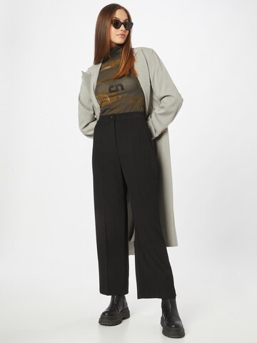 VERO MODA Wide leg Pressveckad byxa 'Sasie' i svart