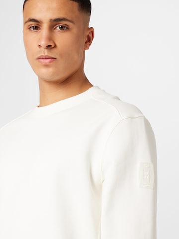On Sweatshirt in White