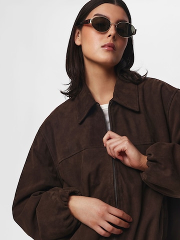Veste mi-saison PIECES en marron