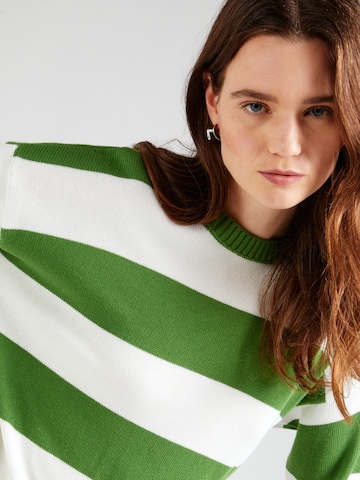 UNITED COLORS OF BENETTON Sweater in Green