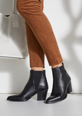 LASCANA - Botas chelsea em preto: frente