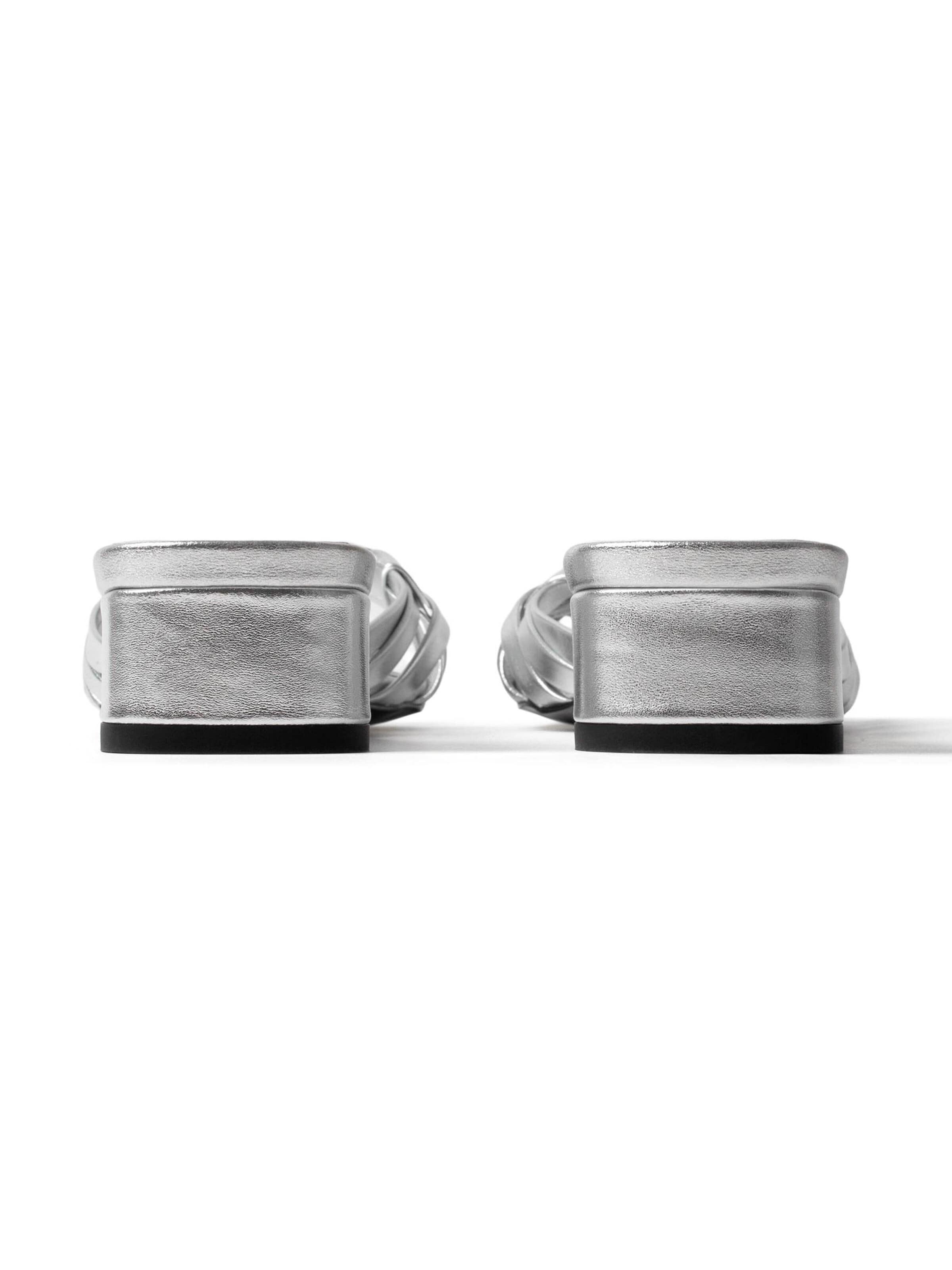 L37 HANDMADE SHOES Muiltjes 'SMELLS LIKE SPIRIT' in Zilver