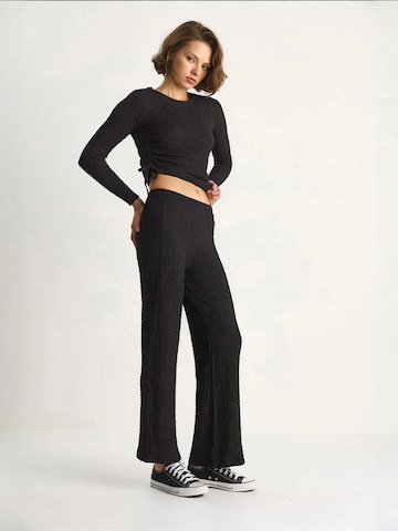 Pantalons de tailleur Bianco Lucci en noir