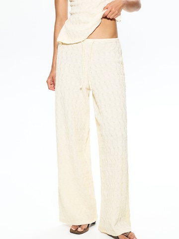 Pull&Bear Loose fit Pants in Beige: front