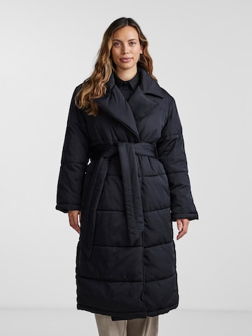 Y.A.S Χειμερινό παλτό σε μαύρο: μπροστά