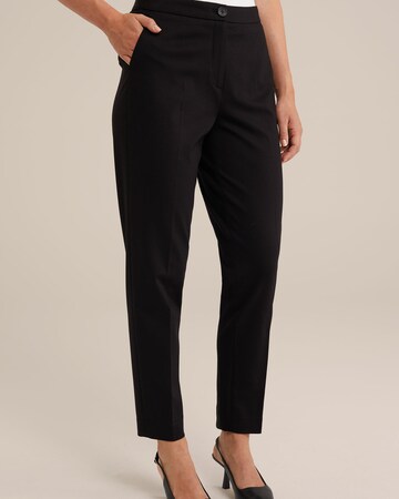 Slimfit Pantaloni con piega frontale di WE Fashion in nero: frontale