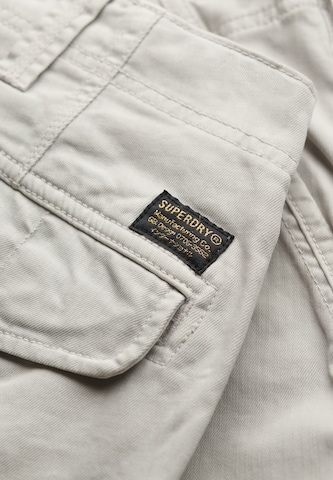 Regular Pantalon chino Superdry & Co en gris