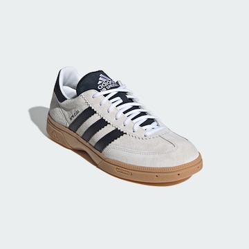 ADIDAS SPORTSWEAR - Sapatilhas baixas 'Handball Spezial' em branco