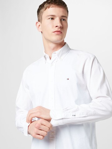 Coupe regular Chemise 'OXFORD' TOMMY HILFIGER en blanc