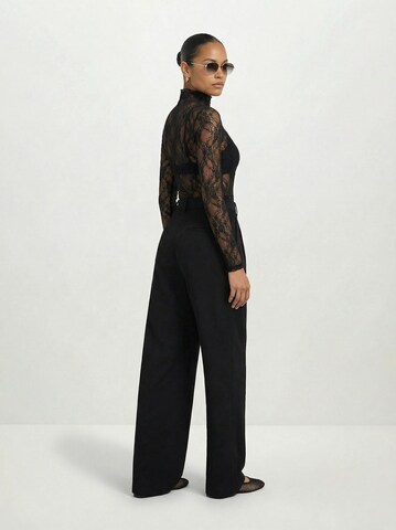 Hoermanseder Regular Pleat-front trousers in Black