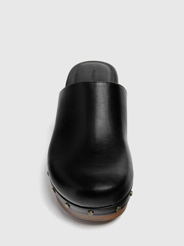 Pull&Bear Clogs in Black