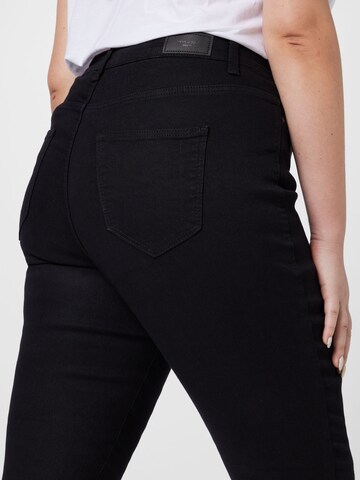 Slimfit Jeans 'Rudy' di Vero Moda Curve in nero