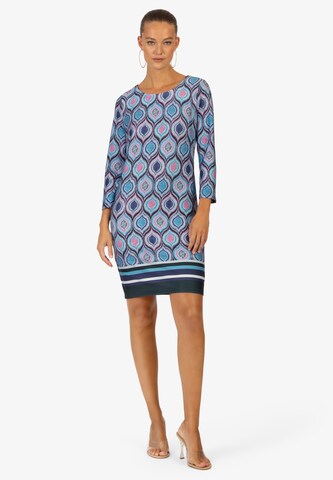 Rochie de la APART pe albastru