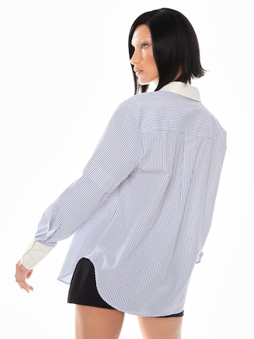 Bella x ABOUT YOU Blouse 'Maria' in Blauw