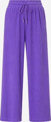 Worldclassca Pleated Pants in Purple: front