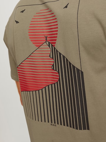 R.D.D. ROYAL DENIM DIVISION T-Shirt 'RDDBARRY' in Grün