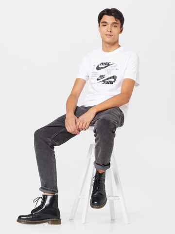 T-Shirt Nike Sportswear en blanc