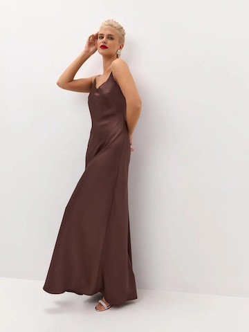 Abito 'Maxi satin slip dress 'Serene'' di Serena Silueta in marrone