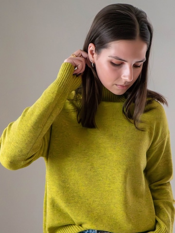 WEARABLE STORIES Pullover 'Riske' in Gelb