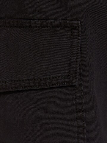 Tapered Pantaloni cu buzunare de la Bershka pe negru