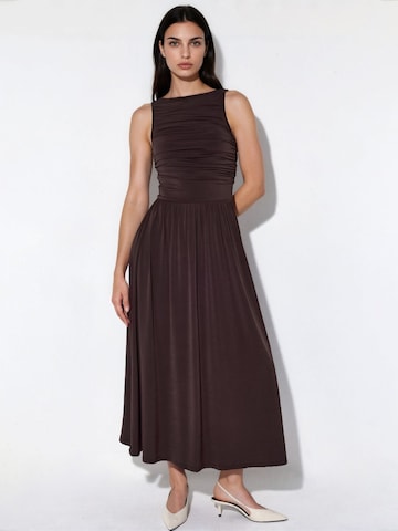 Hiccup Dress in Brown: front