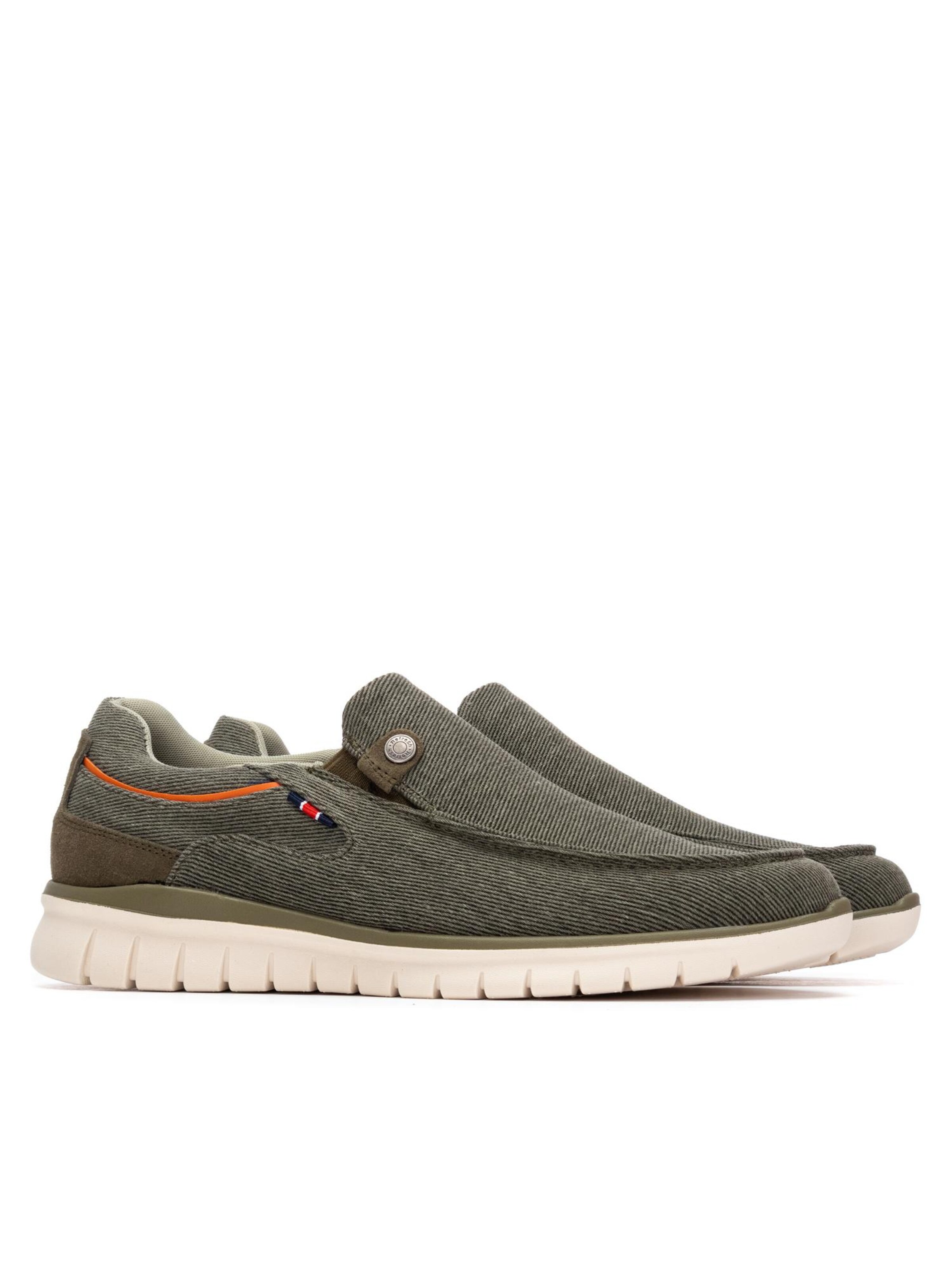 Refresh Athletic Shoes in Green