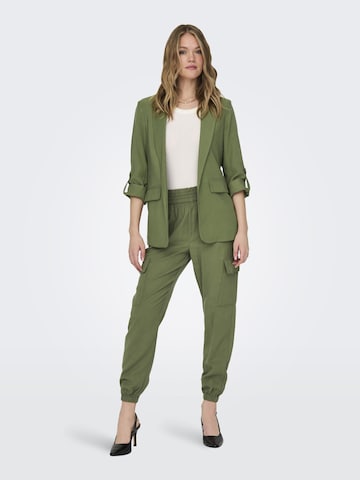 Effilé Pantalon cargo 'Aris' ONLY en vert