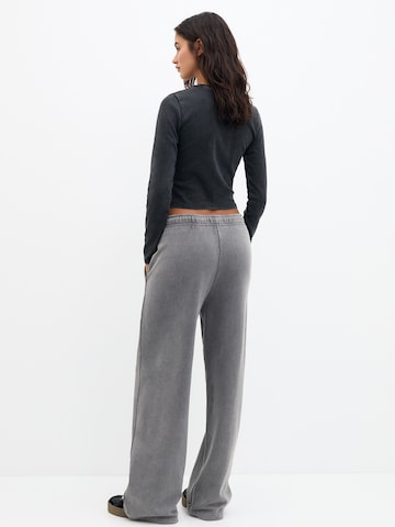Wide leg Pantaloni di Pull&Bear in grigio