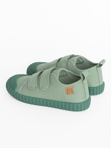 Sneaker de la Cool Club pe verde