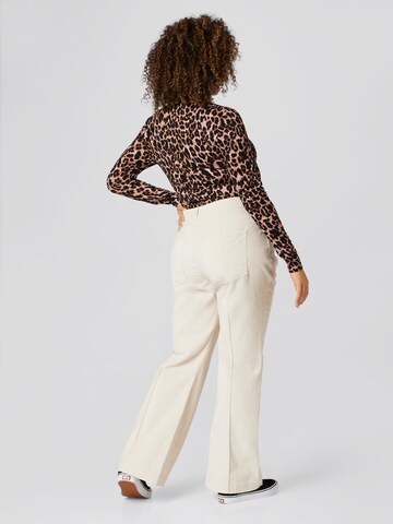 Bootcut Pantaloni 'Ashley' di A LOT LESS in bianco