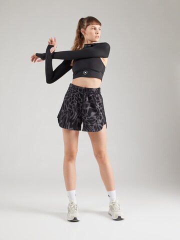 ADIDAS SPORTSWEAR Voľný strih Športové nohavice 'Essentials' - Čierna