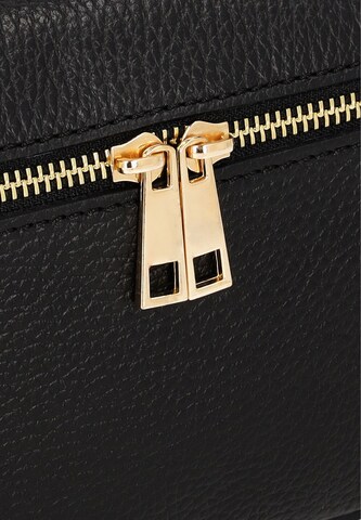faina Handbag in Black