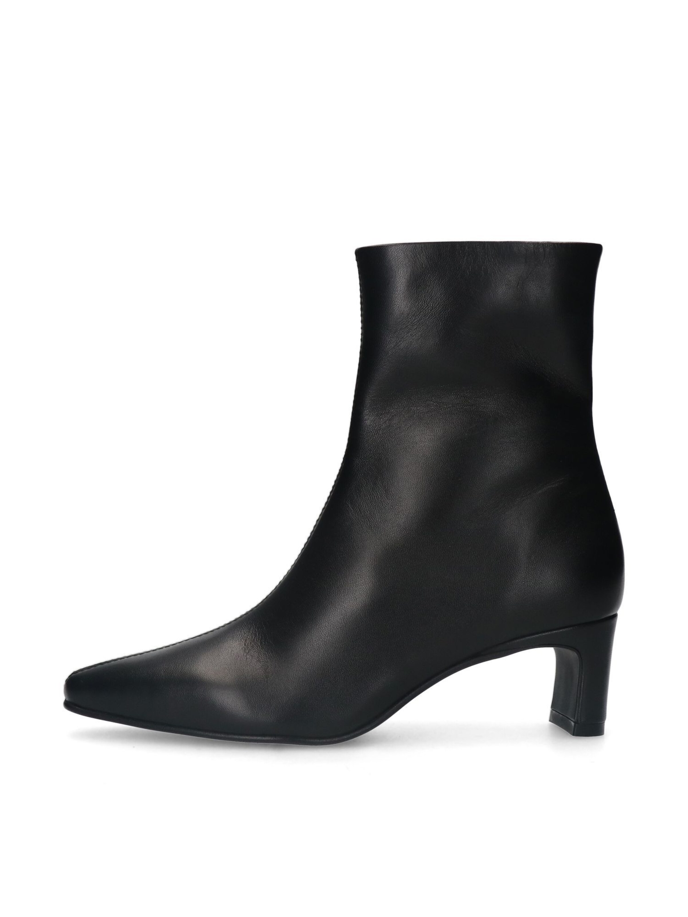 MANFIELD Ankle Boots in Black