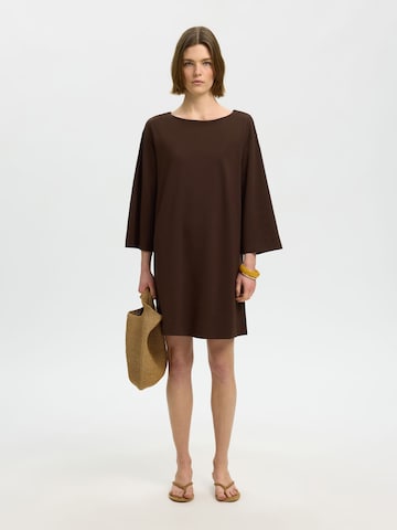 SELECTED - Vestido en marrón: frente