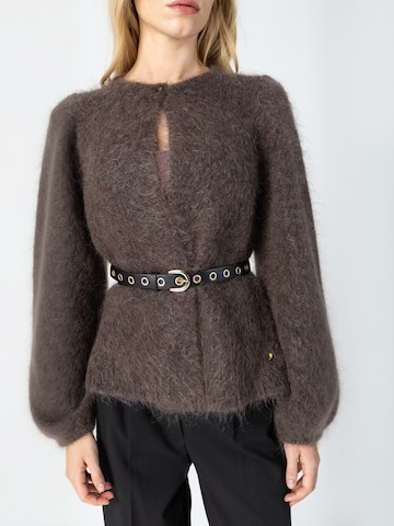 Coster Copenhagen Cardigan ' Knitted ' in Braun: Vorderseite