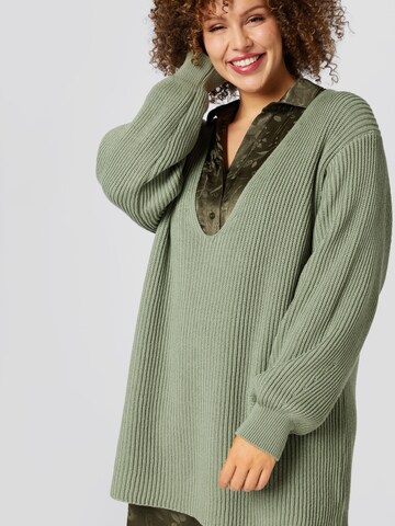 A LOT LESS - Pullover 'Emmy' em verde