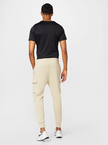 Tapered Pantaloni cargo di Nike Sportswear in beige