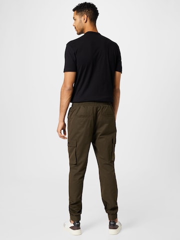 Mennace Tapered Cargo Pants in Green