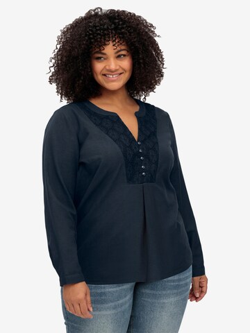 SHEEGO Blouse in Blauw: voorkant