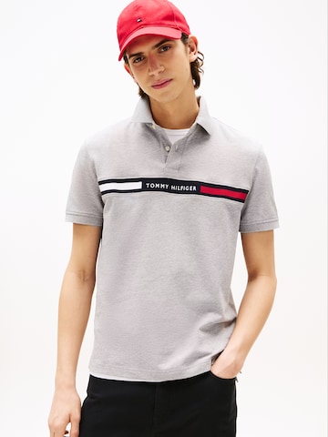TOMMY HILFIGER Тениска в сиво: отпред