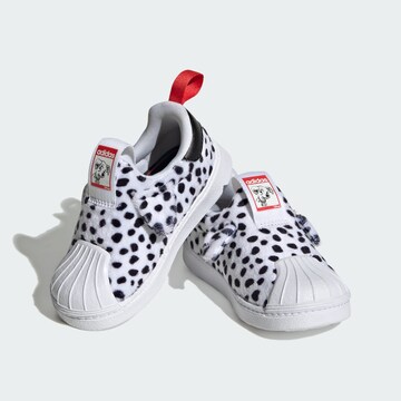 ADIDAS ORIGINALS Tennarit 'Disney 101 Dalmatians Superstar 360' värissä valkoinen