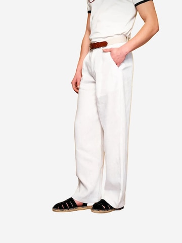 Wide leg Pantaloni con pieghe di Giesto in bianco