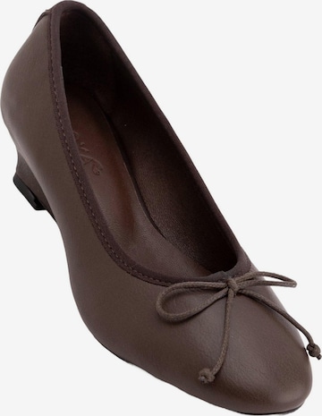 Limoya Pumps 'Arisa' in Brown: front